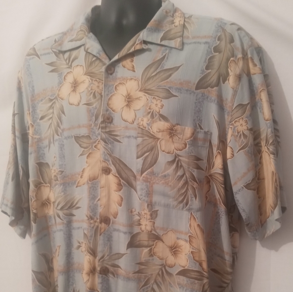 Men's Hawaiian Silk Shirt Large by modern images - Picture 3 of 5